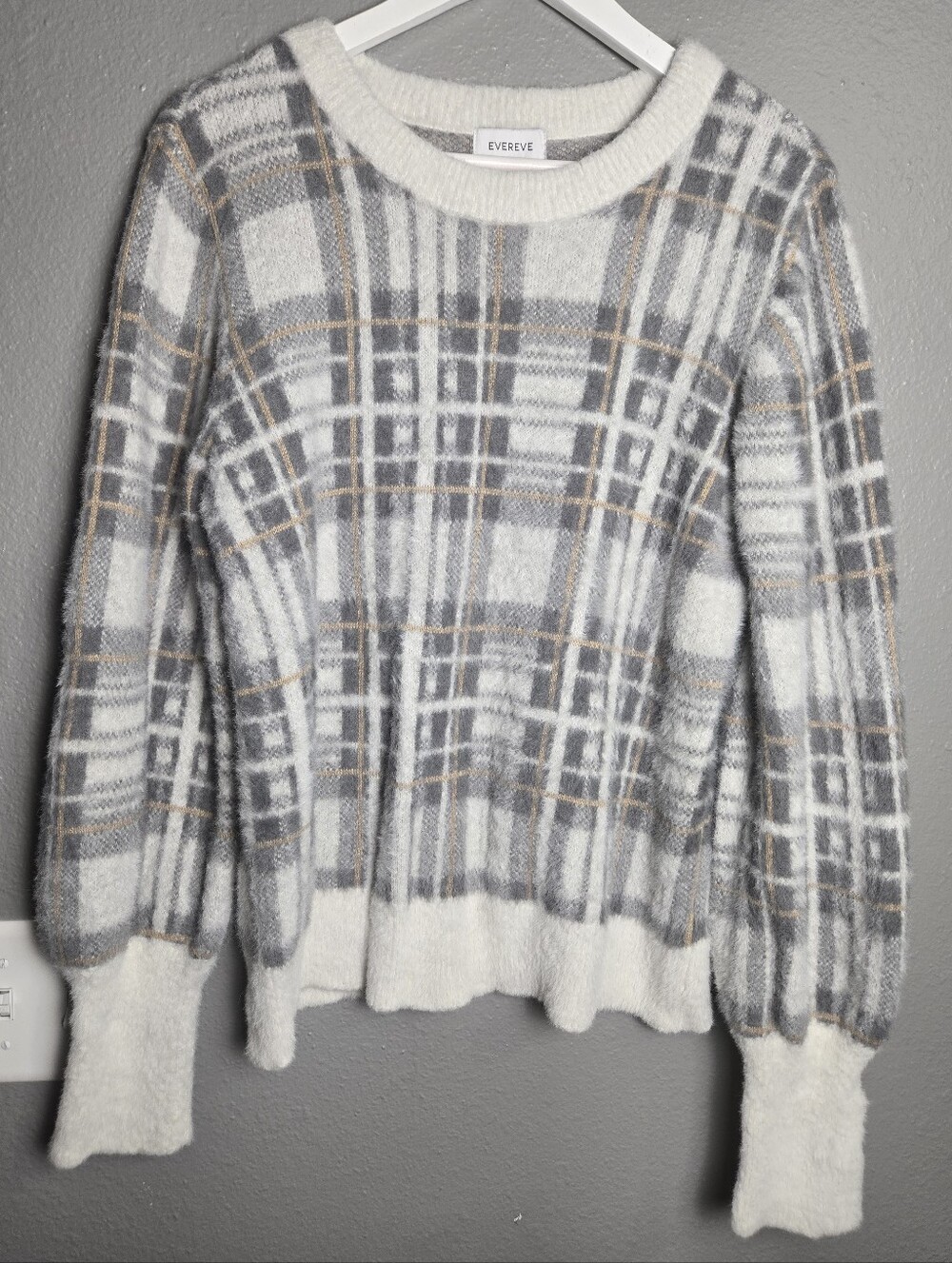 Evereve Fuzzy Marion Plaid Sweater in Gray and White Size Medium